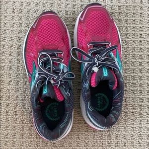 Brooks Ravenna 7 running shoes. Size 7.